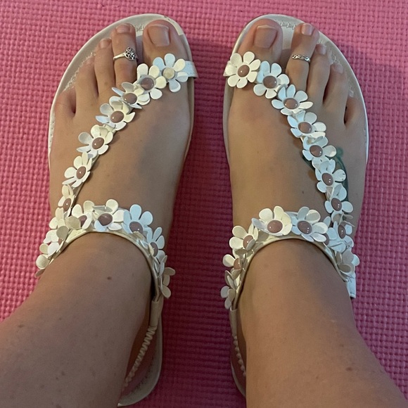 Cute Sandals size 8 - Picture 4 of 5